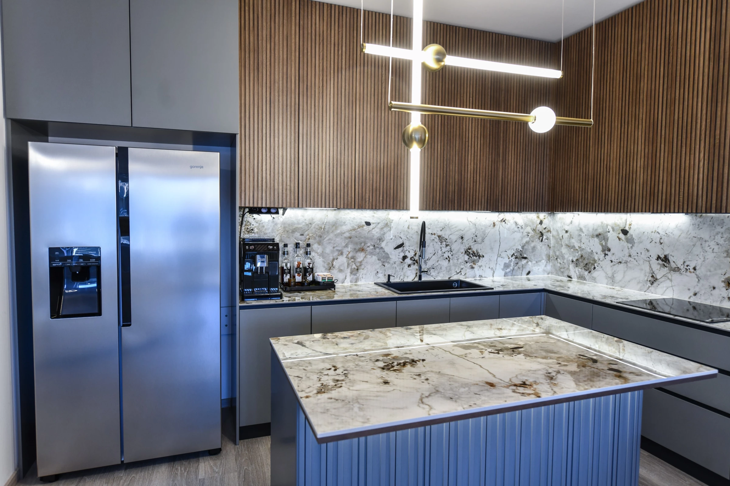 Слика од мебел